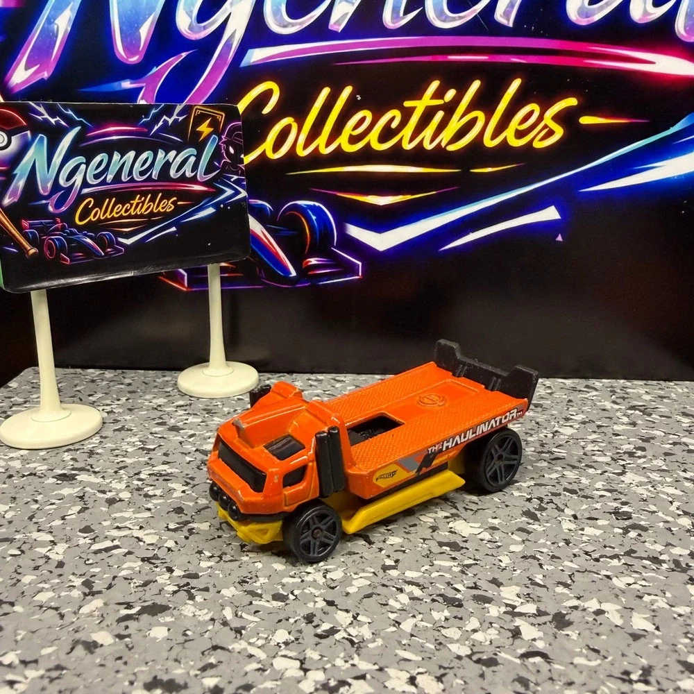 Hot Wheels The Haulinator Orange Yellow Flatbed Transport Truck 2014 Mattel 1:64